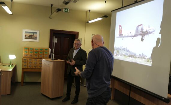 spotkanie klubu poszukiwaczy zaginionej historii Oławy, kwiecień 2024, Czytelnia biblioteki Koronka