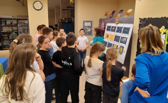 Tekst alternatywny wygenerowany automatycznie do zdjęcia: Może być zdjęciem przedstawiającym 10 osób, ludzie uczą się i tekst.