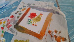 Gipsowy odlew koguta.